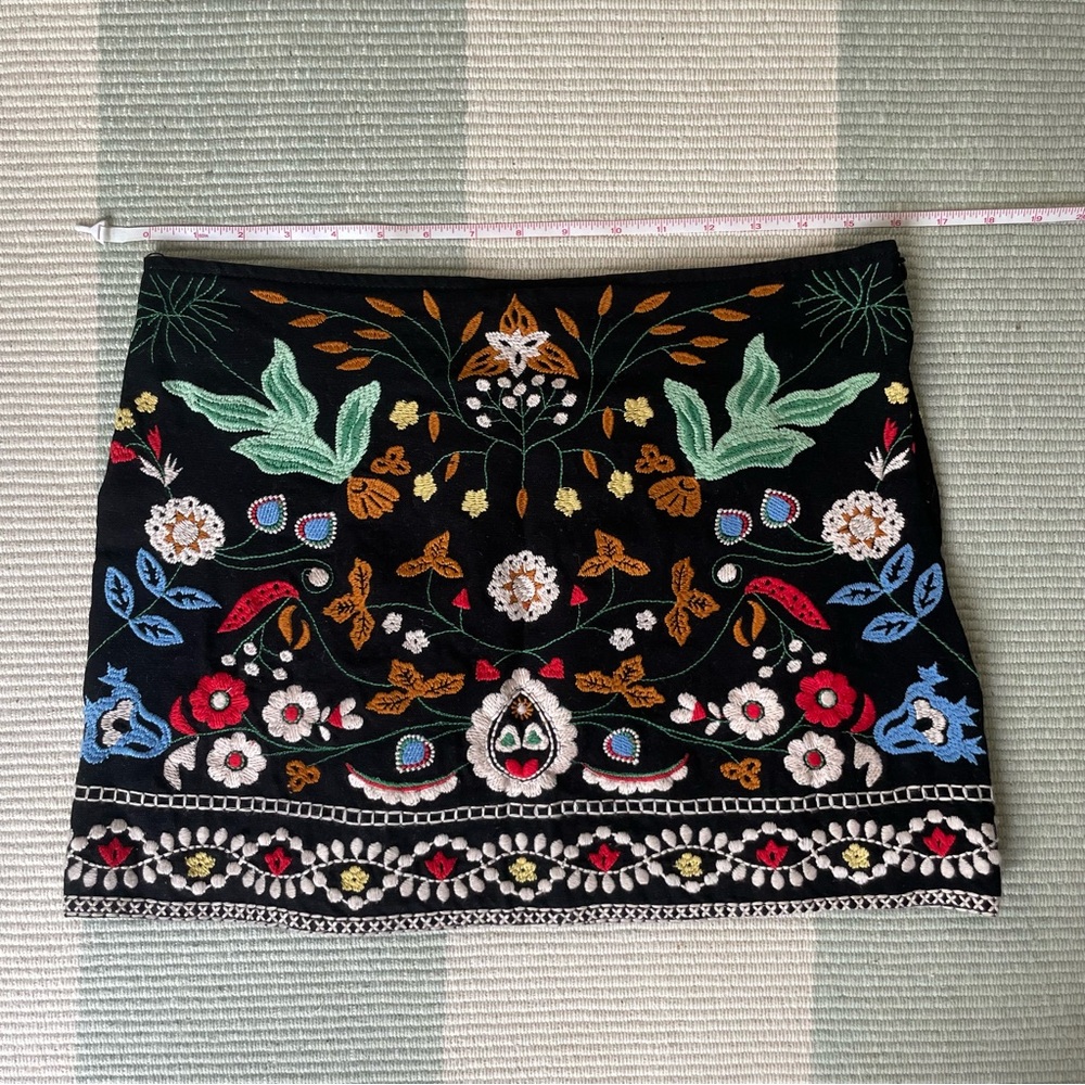 Embroidered black Zara mini skirt, sz S